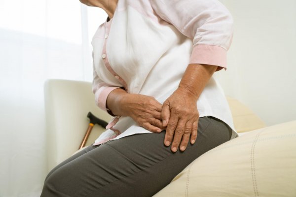 csípőfájdalom nőknél gyulladáscsökkentő kenőcsök ízületekre